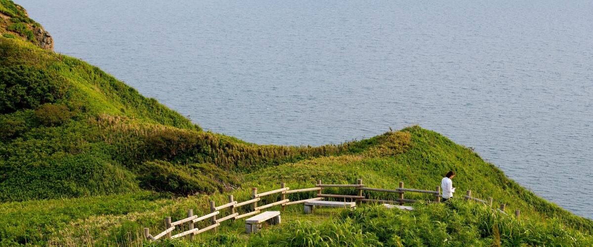 Cape Kamui featuring rocky coastline and general coastal views