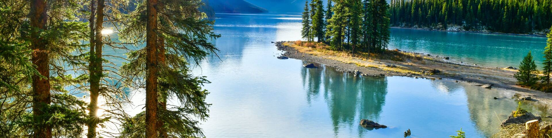 Panorama view Beautiful Spirit Island in Maligne Lake, Jasper National Park, Alberta, Canada