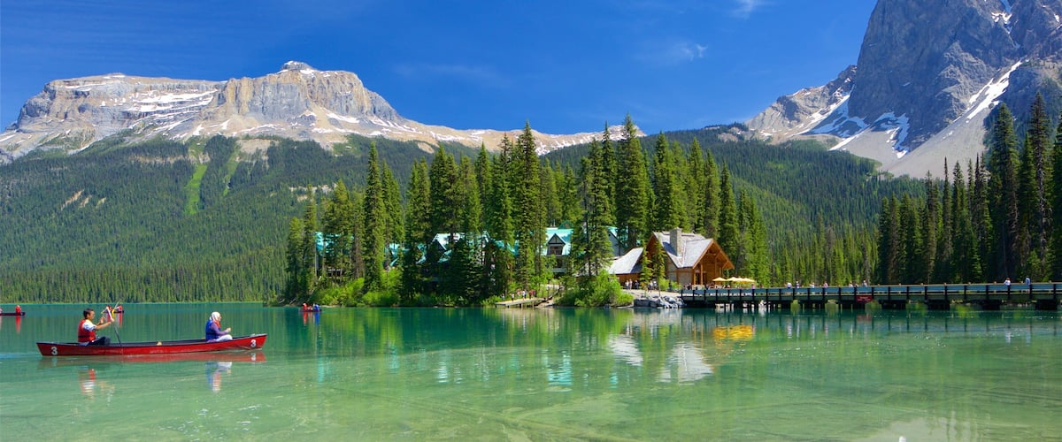 Yoho National Park showing a lake or waterhole, tranquil scenes and mountains