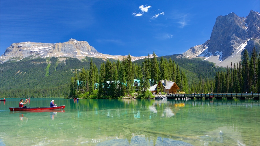 Yoho National Park showing a lake or waterhole, tranquil scenes and mountains
