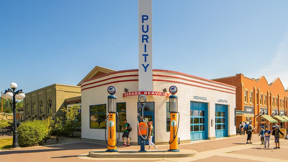 Gasoline Alley Museum which includes heritage elements, a small town or village and signage
