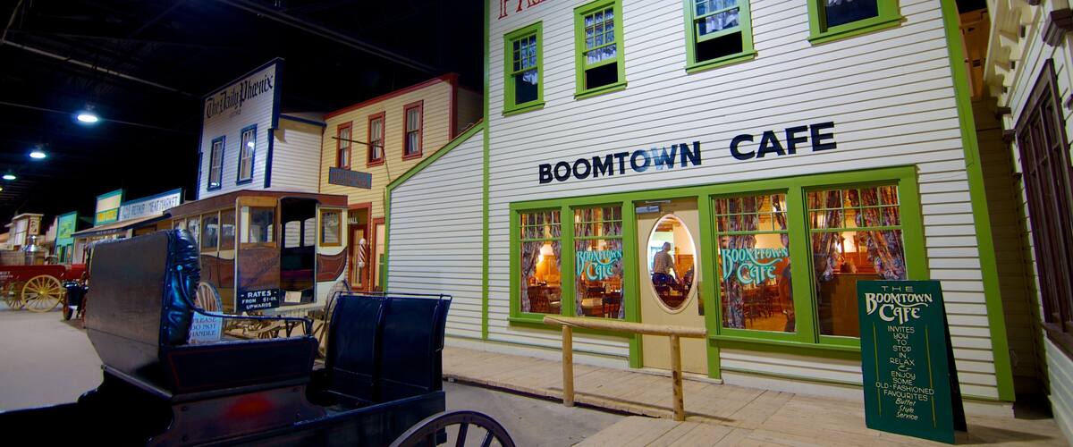 Saskatoon caracterizando vistas internas, sinalização e cenas de rua