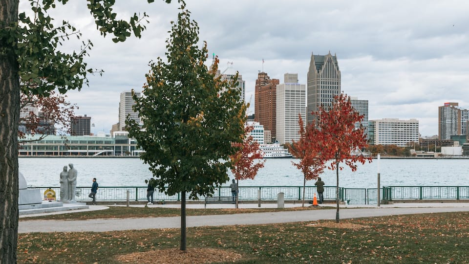 Dieppe Gardens showing a city, a bay or harbor and autumn leaves