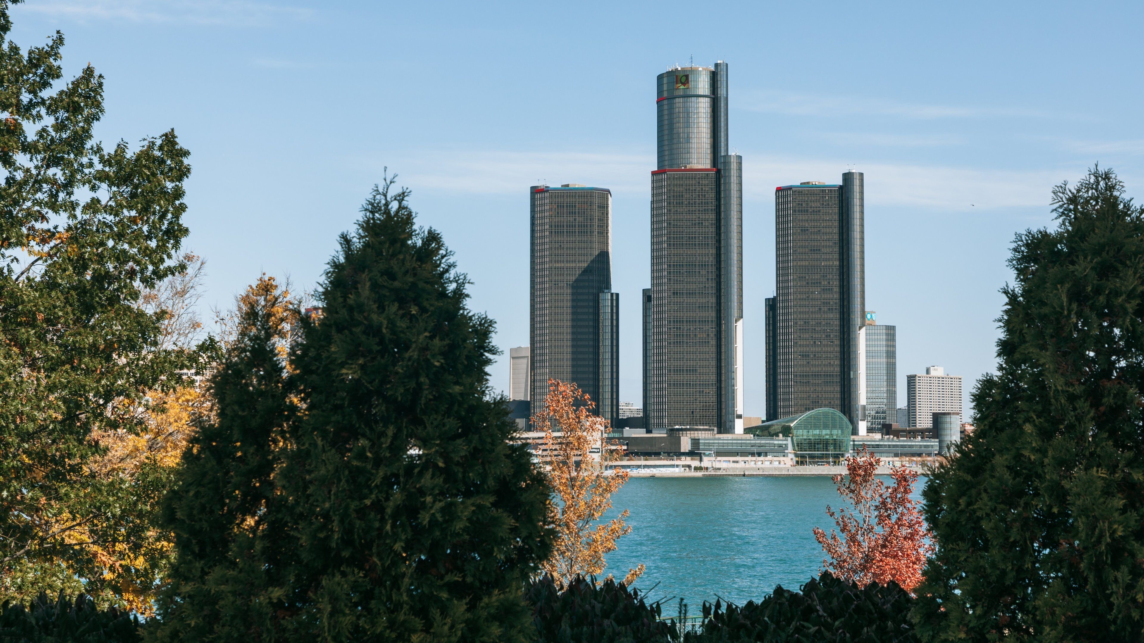 Dieppe Gardens showing a skyscraper, a bay or harbor and a city