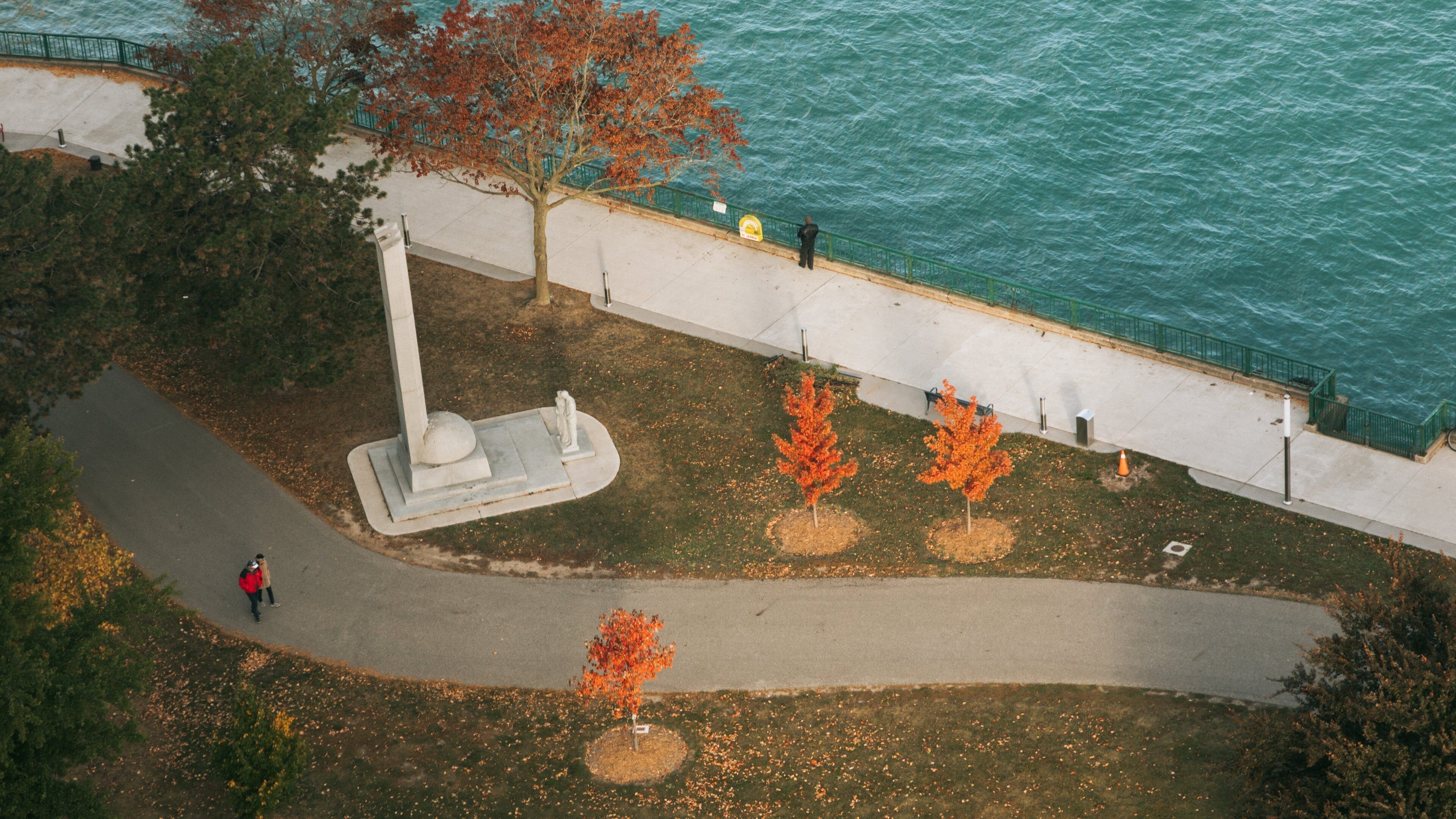 Dieppe Gardens showing a garden and fall colors