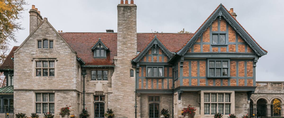 Willistead Manor showing heritage elements and a house