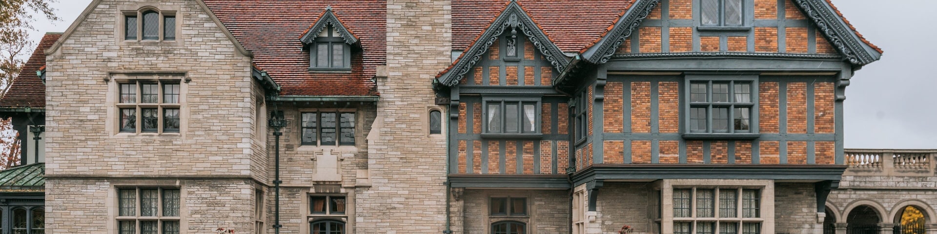 Willistead Manor showing heritage elements and a house