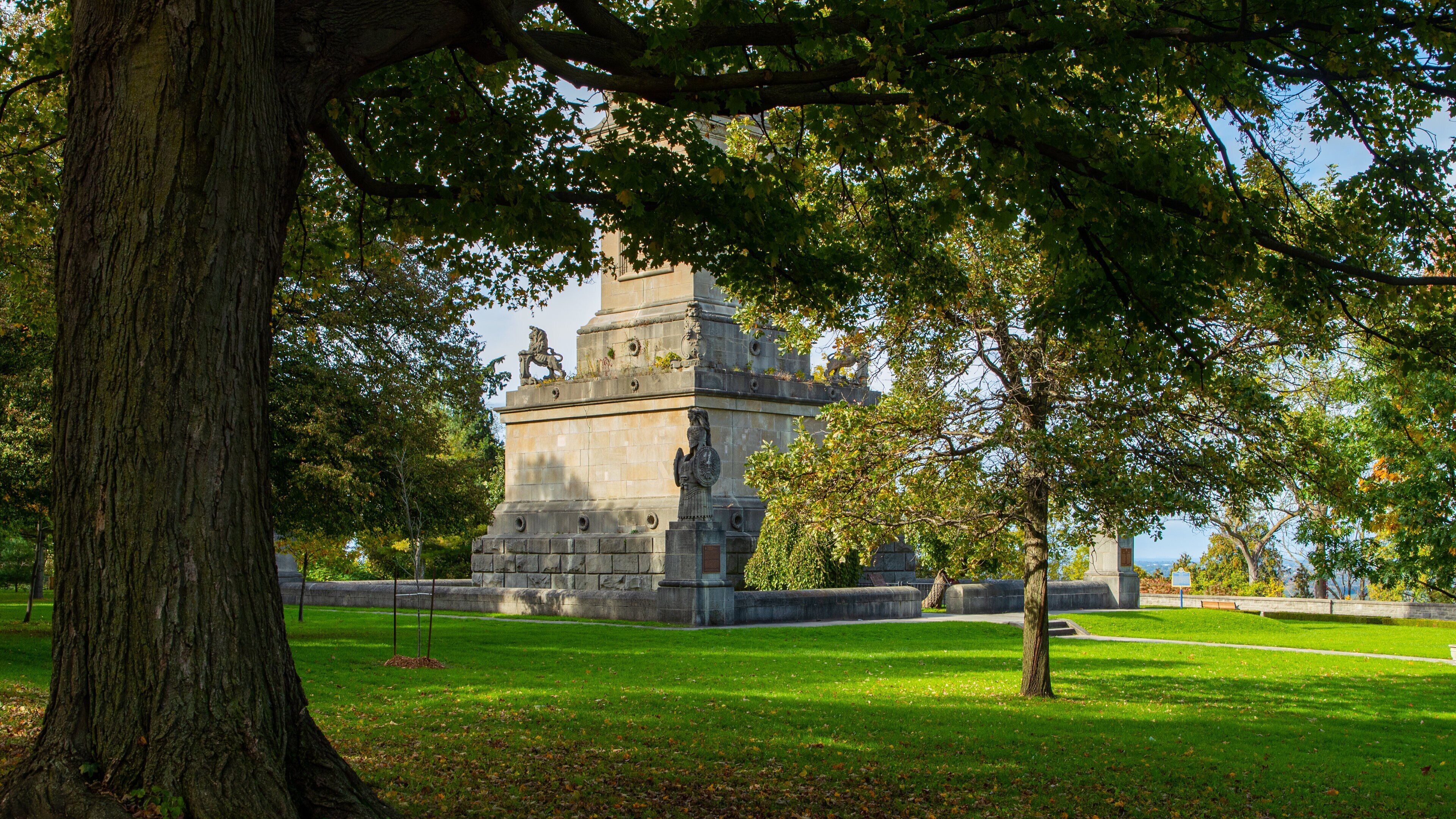 Brock\'s Monument which includes a park