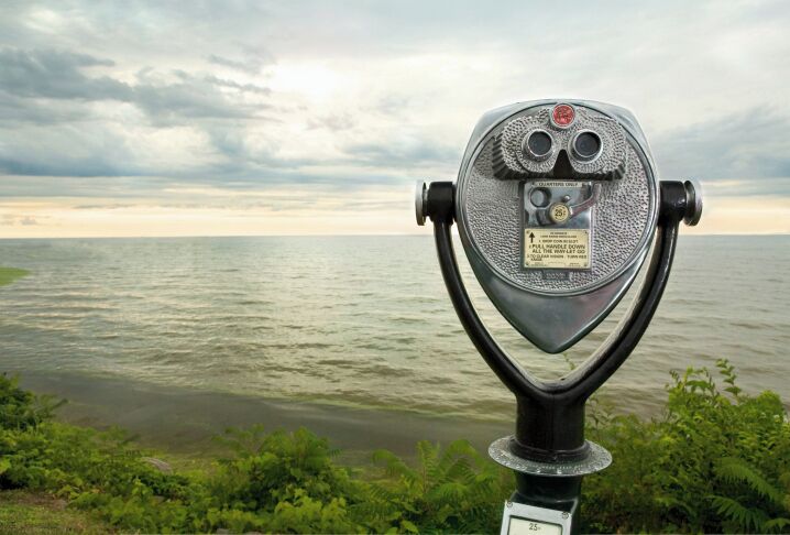USA, New York, Lake Ontario, coin-operated binoculars at sunset