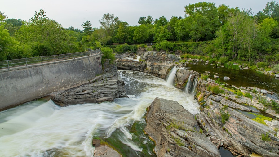 Hog\'s Back Falls which includes a river or creek and rapids