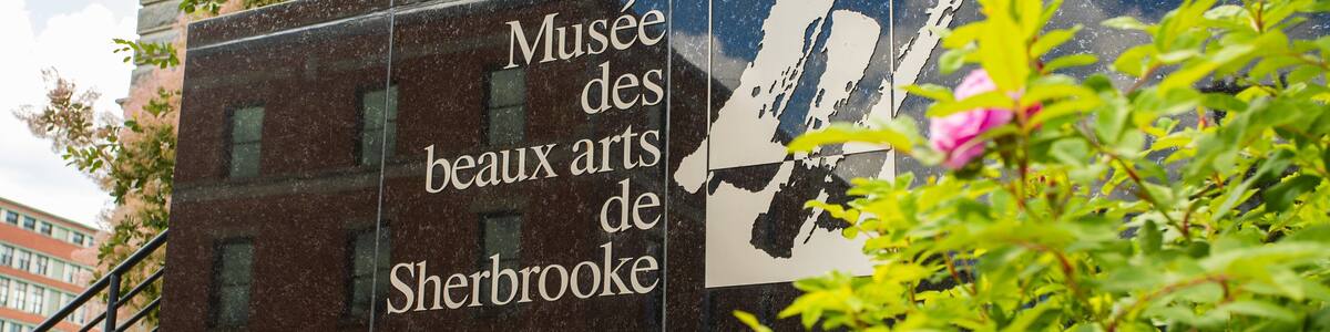 A sign for Musée des beaux arts de Sherbrooke with a map of Canada.