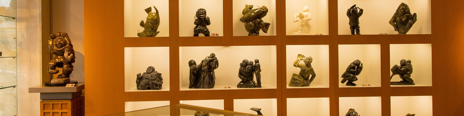 Musee d\'Art Inuit Brousseau which includes interior views