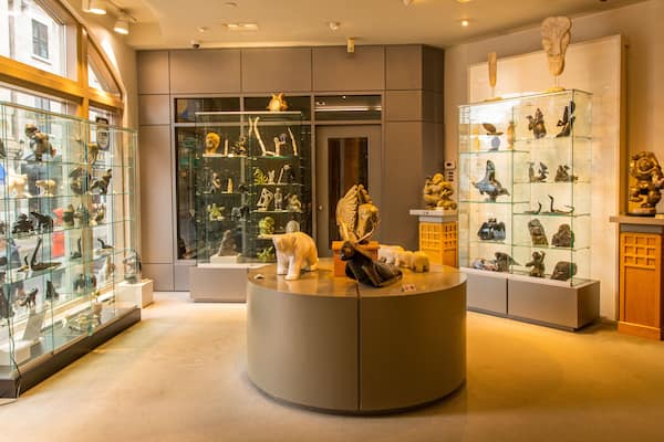 Musee d\'Art Inuit Brousseau featuring interior views