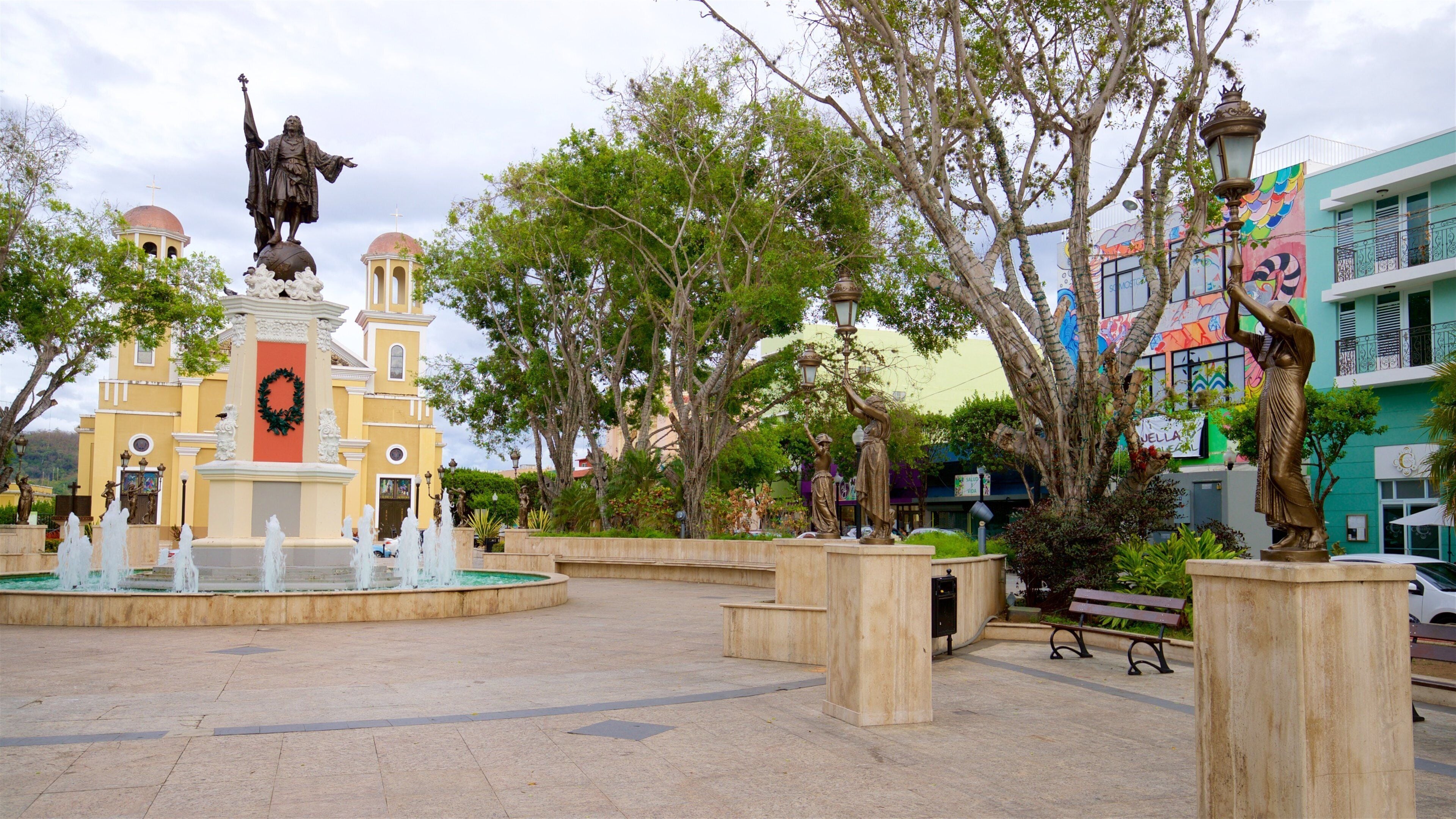 Christopher Columbus Statue featuring a statue or sculpture, a park and a fountain