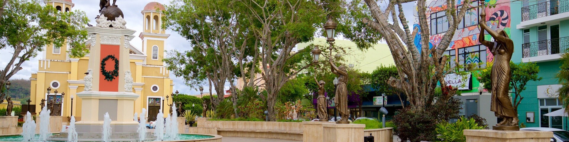 Christopher Columbus Statue featuring a statue or sculpture, a park and a fountain