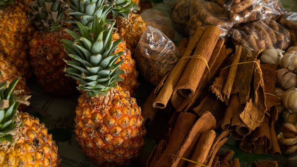 Market Place featuring markets and food