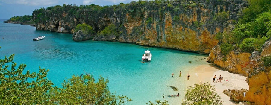 Great spot only accessible by boat from crocus bay are you have to climb down a rope to get there. The water is crystal clear ,great snorkeling , bird watching, and is one of the most serene places on the island of Anguilla.