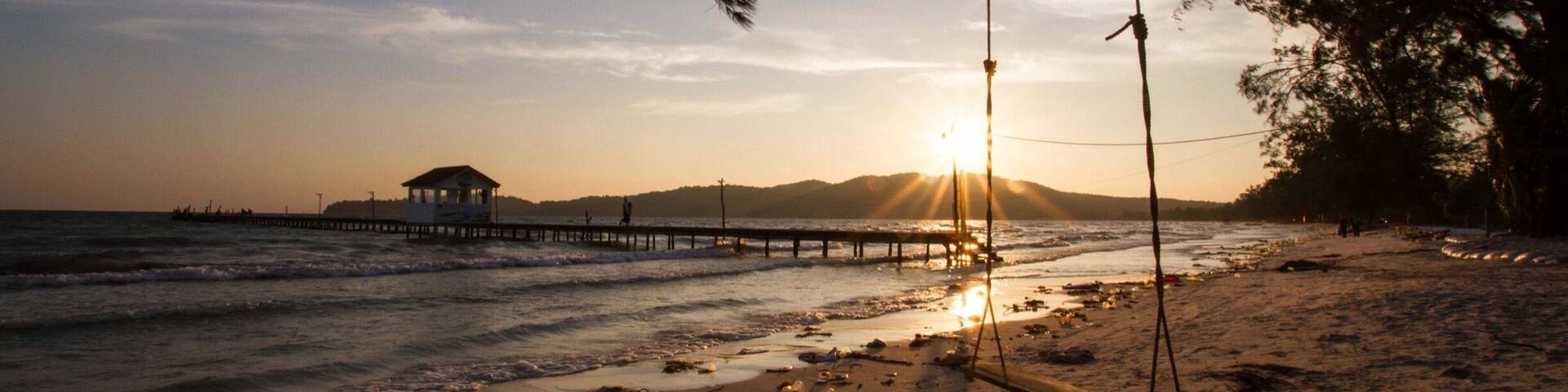 A beach swing in Saracen Bay of Koh Rong Sanloem, #Cambodia 🇰🇭 at dawn.
#LifeAtExpedia