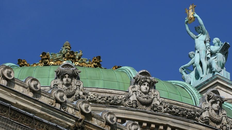 Apollon sur le toit de l'Opéra à Paris
