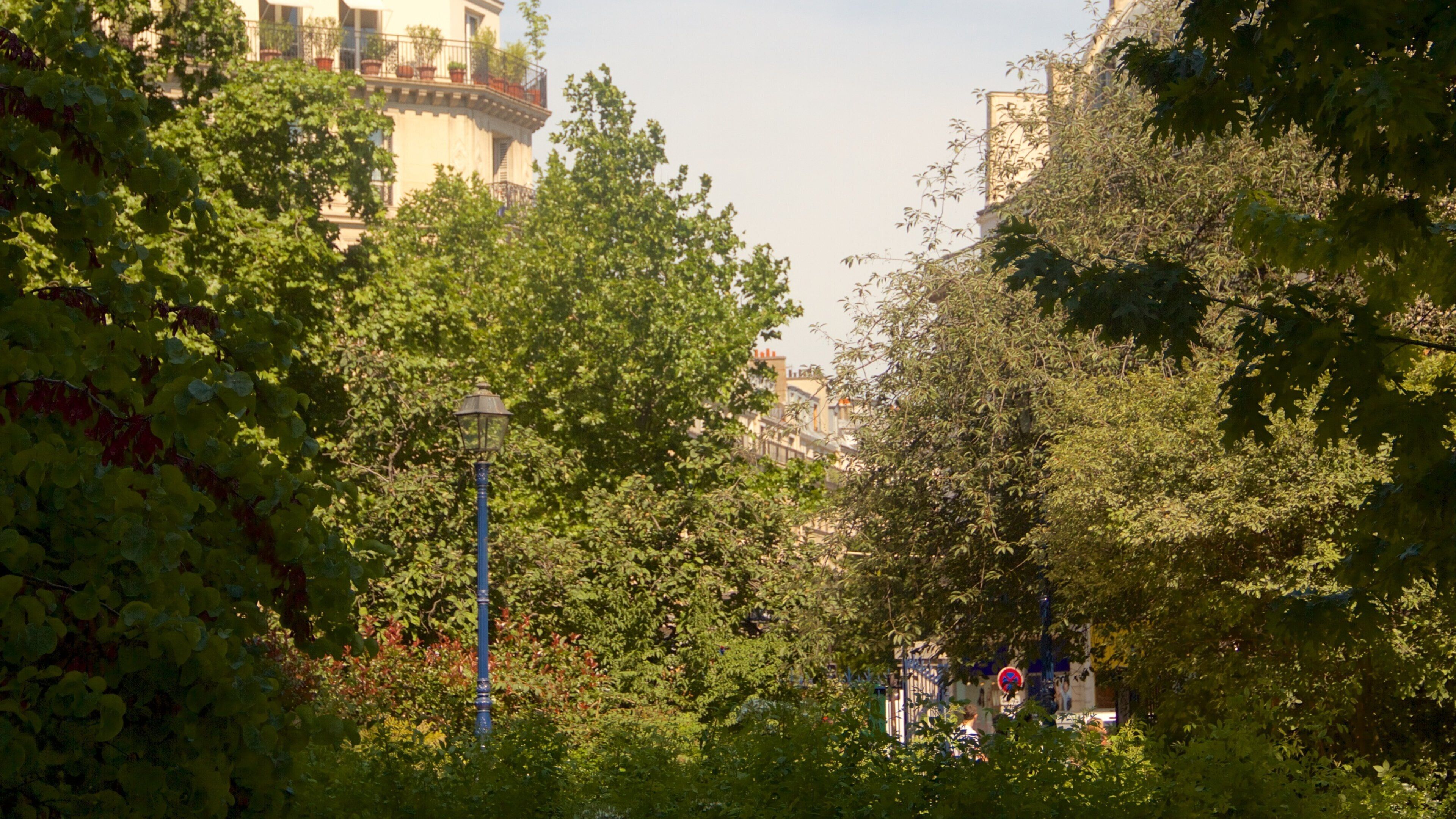 Tour St-Jacques which includes a park