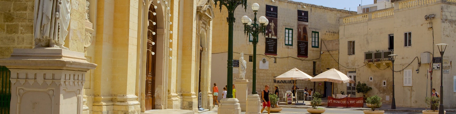 Rabat ofreciendo arquitectura patrimonial, una iglesia o catedral y aspectos religiosos