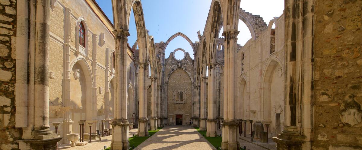 Convento do Carmo mostrando patrimonio de arquitectura