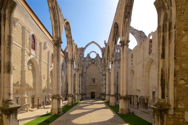Carmo Kloster og byder på historiske bygningsværker