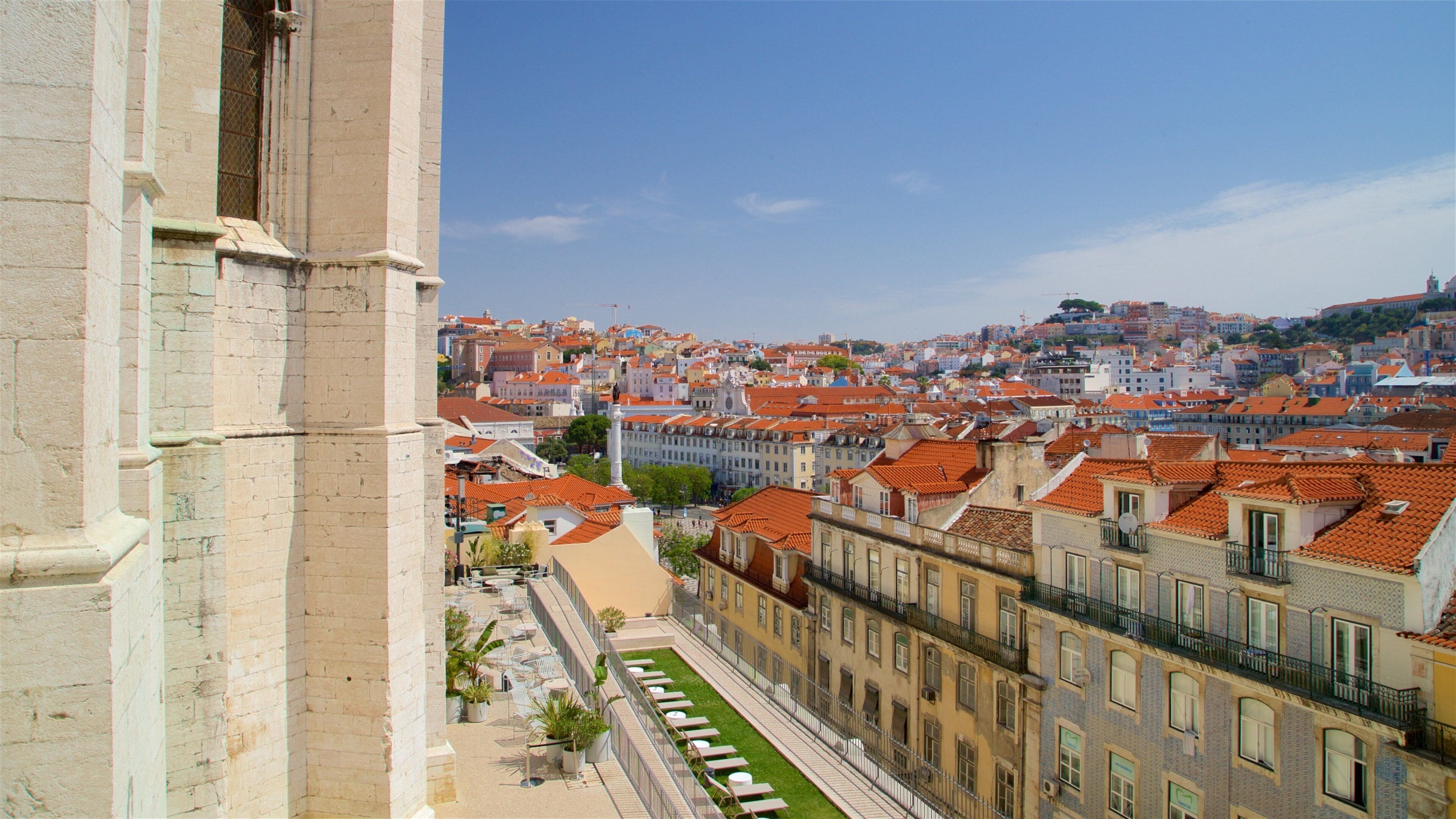Carmo nonnekloster fasiliteter samt landskap og by