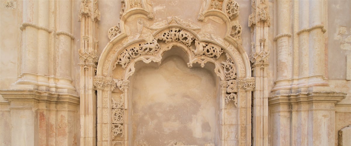 Carmo Convent featuring heritage elements