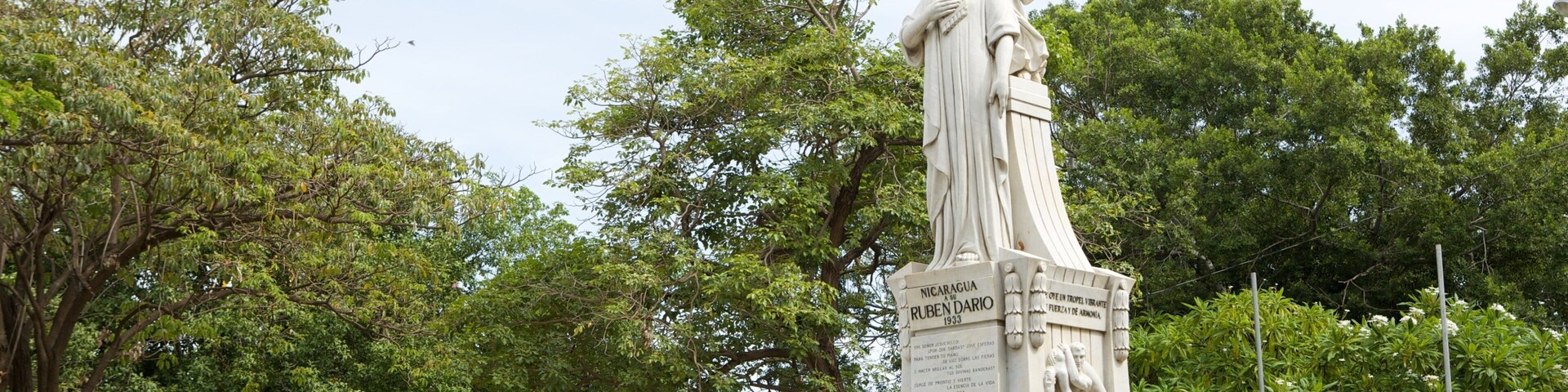Manágua mostrando uma estátua ou escultura