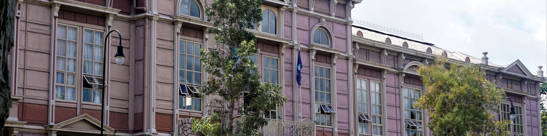 Edificio Metalico - an old school in the center of San Jose