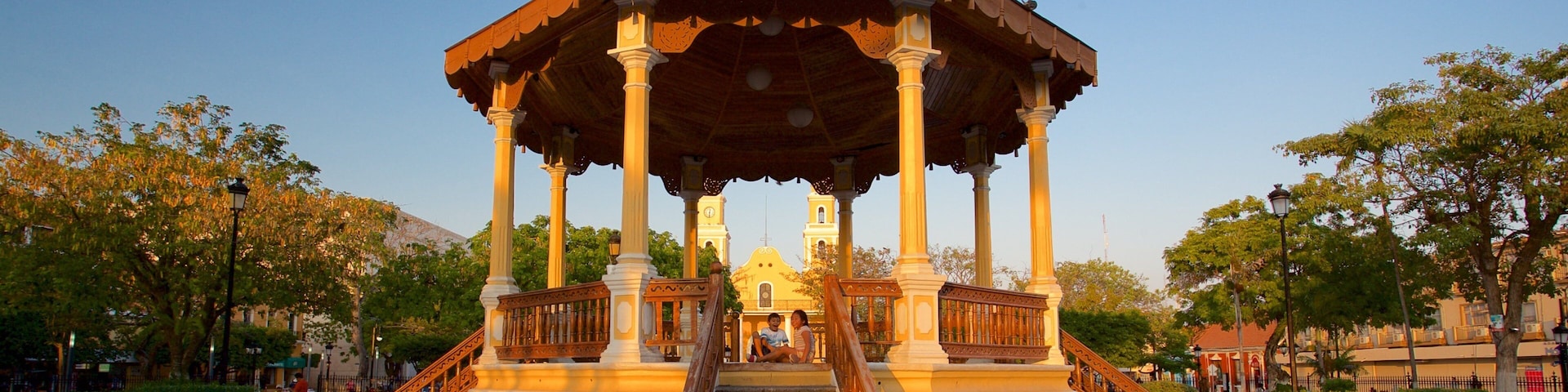 Zaragoza Park featuring a garden and a sunset