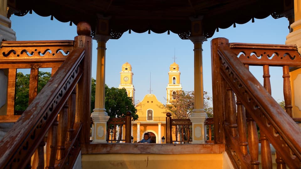 Parque Zaragoza ofreciendo elementos patrimoniales