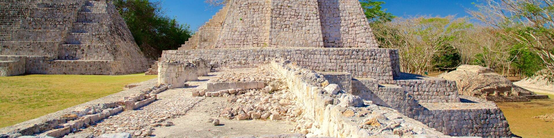 Edzna Ruins featuring heritage elements and building ruins
