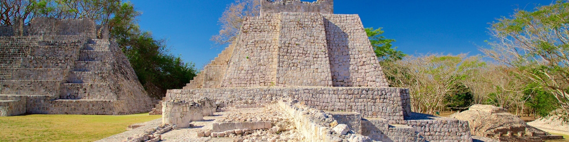Edzna Ruins featuring heritage elements and a ruin