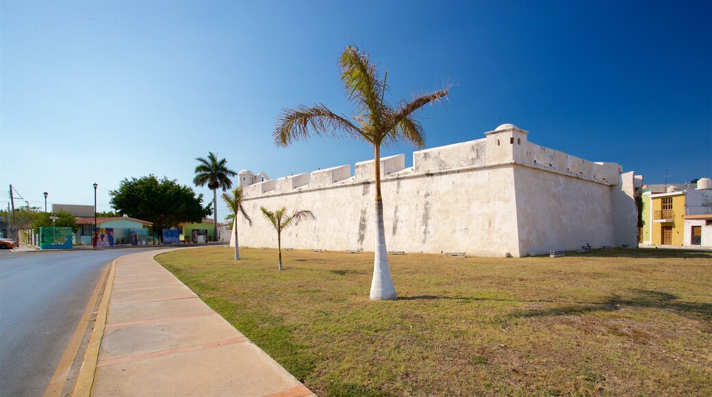 Baluarte de Santa Rosa which includes heritage elements