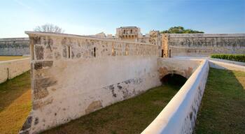 San Francisco Bastion som omfatter en solnedgang og kulturarvsgenstande