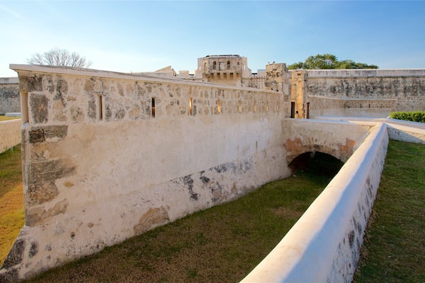 Baluarte de San Francisco featuring a sunset and heritage elements
