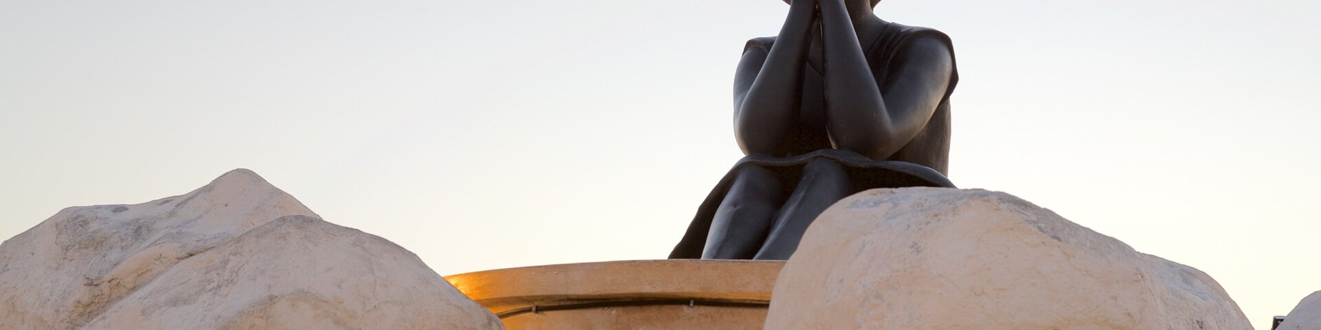 Novia del Mar Monument which includes outdoor art and a sunset