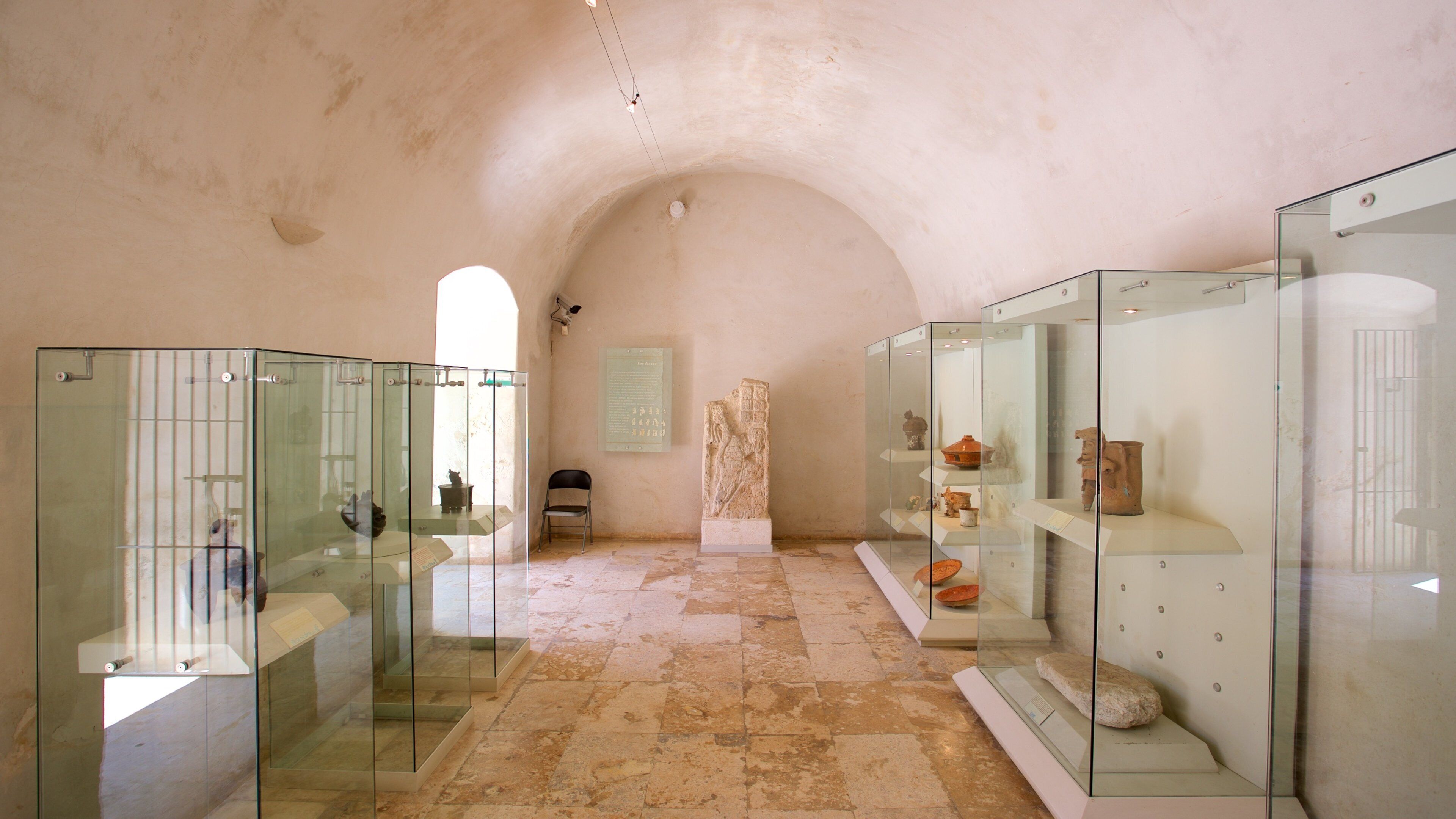 Museo Arqueológico de Campeche & Fuerte de San Miguel ofreciendo elementos patrimoniales y vista interna