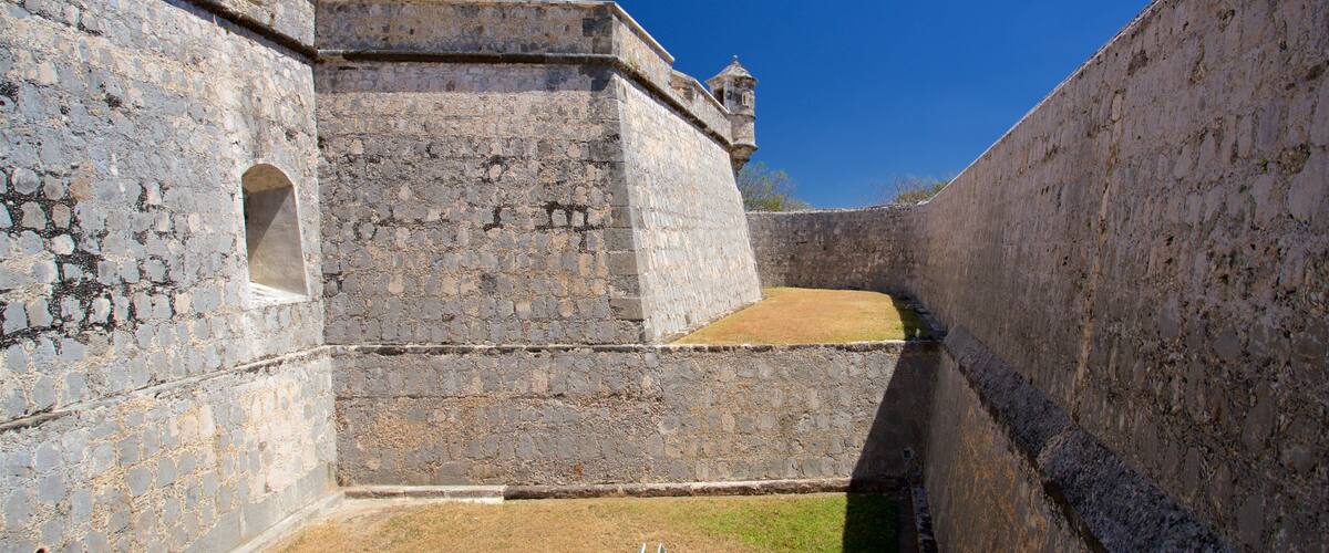 Museo Arqueológico de Campeche & Fuerte de San Miguel featuring heritage elements