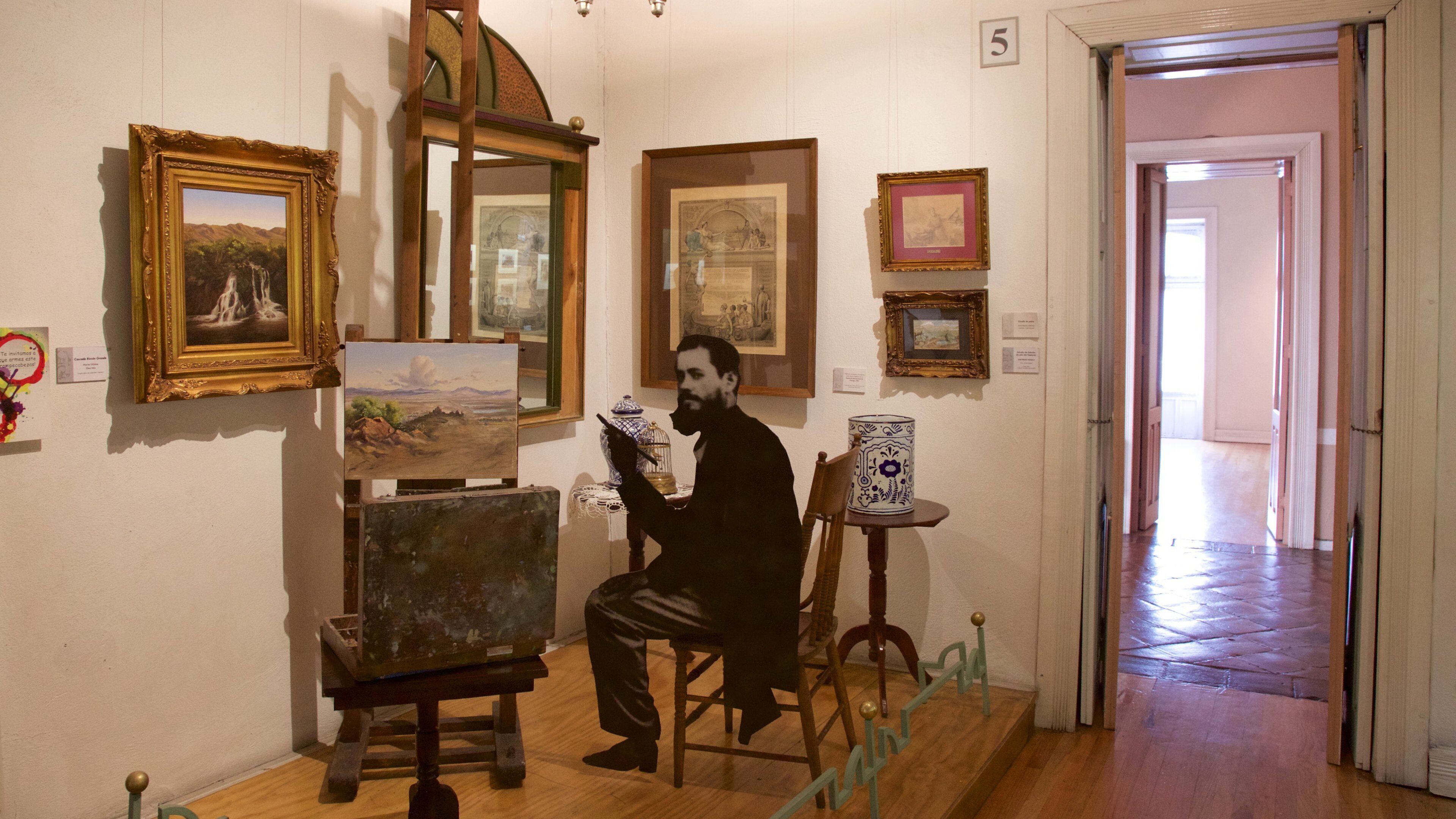 Toluca which includes art and interior views