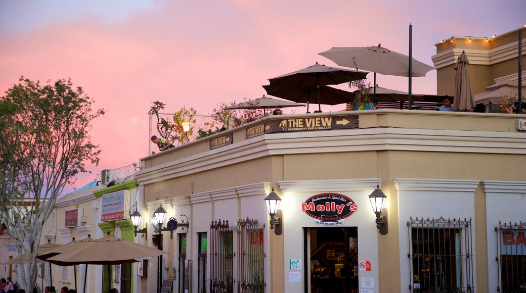 Plaza Mijares which includes a sunset