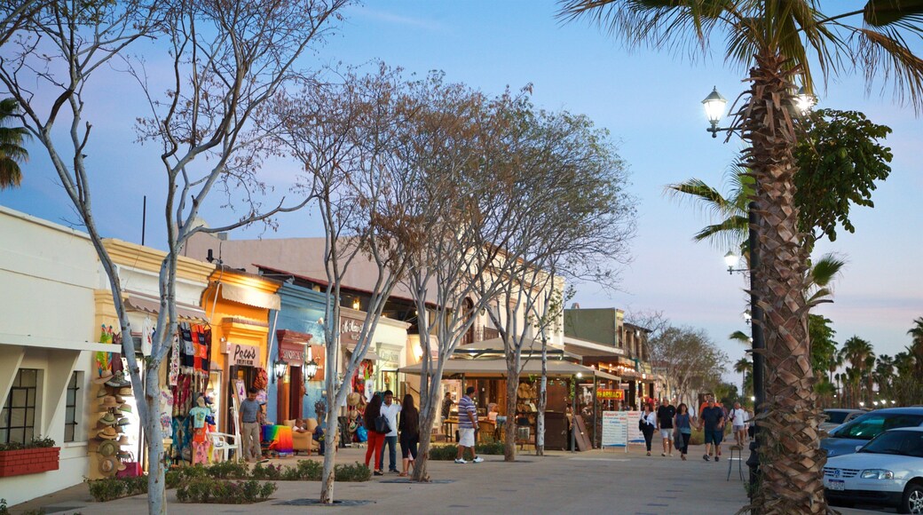 Plaza Mijares showing a sunset