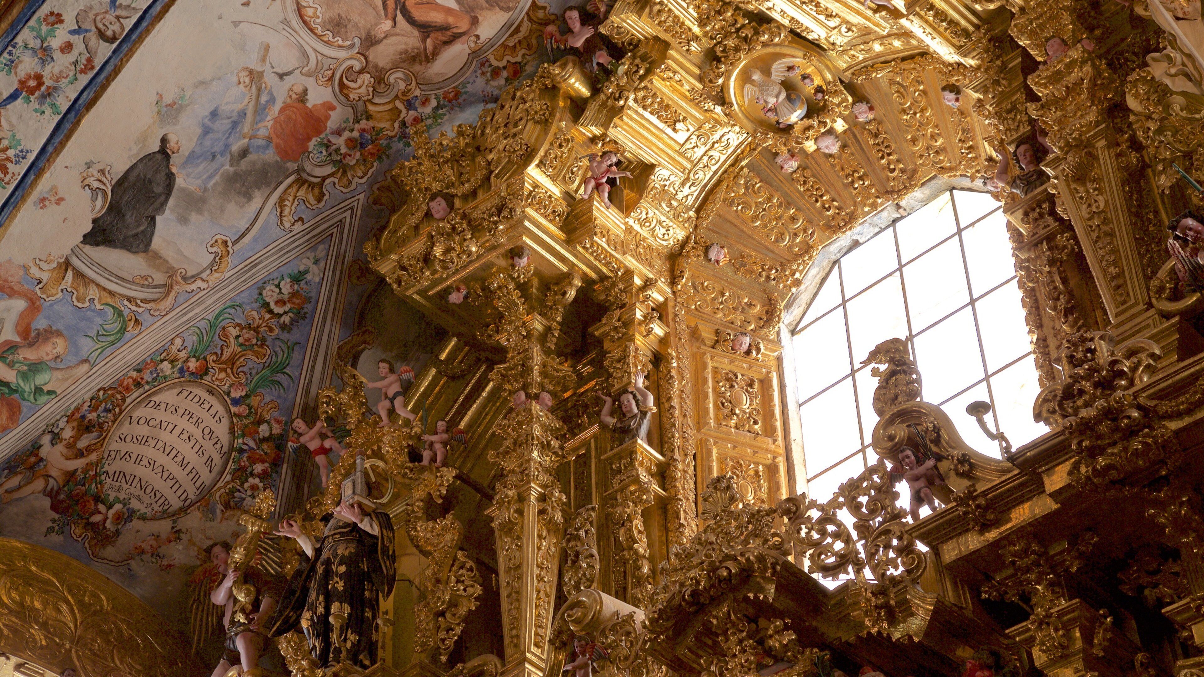 Tula de Allende which includes heritage elements, interior views and religious aspects