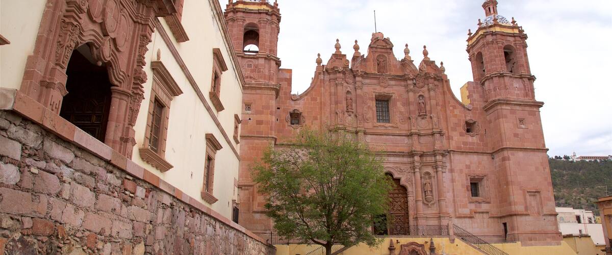 México mostrando arquitectura patrimonial y una iglesia o catedral