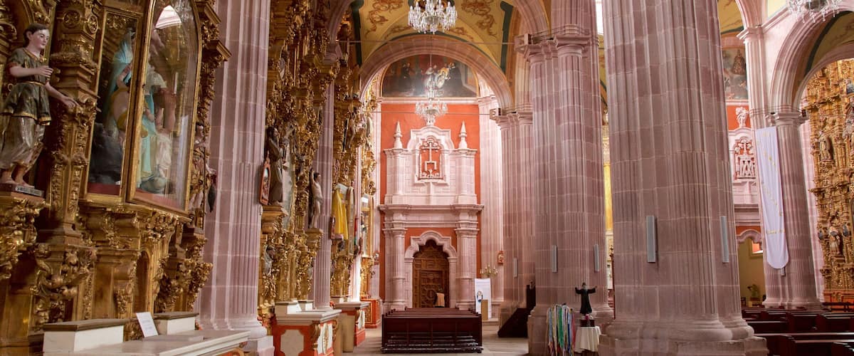 México ofreciendo vistas de interior, arquitectura patrimonial y una iglesia o catedral