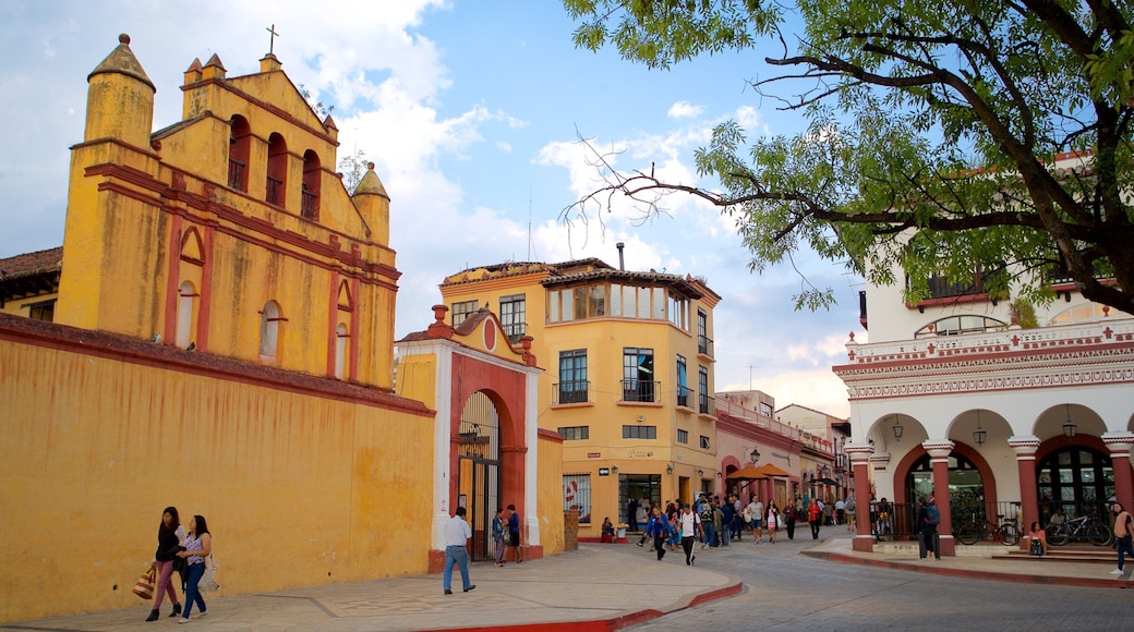 Plaza 31 de Marzo featuring heritage elements and a church or cathedral