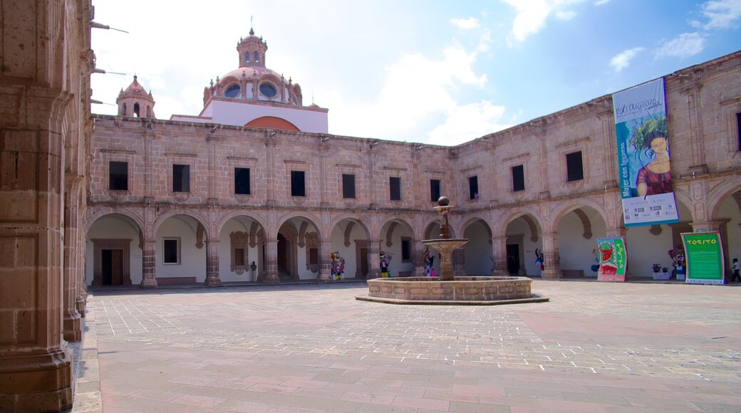 Morelia che include città, piazza e architettura d\'epoca