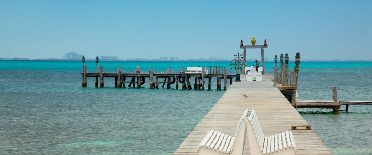 Isla Mujeres ofreciendo vistas generales de la costa y escenas tropicales